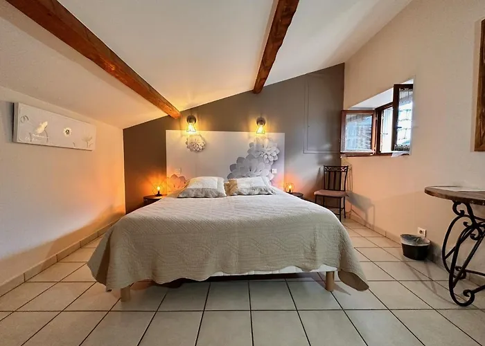 D'hotes Les Clapas فندق مبيت وإفطار