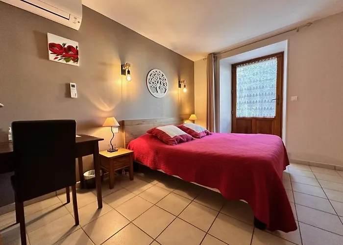 D'hotes Les Clapas فندق مبيت وإفطار