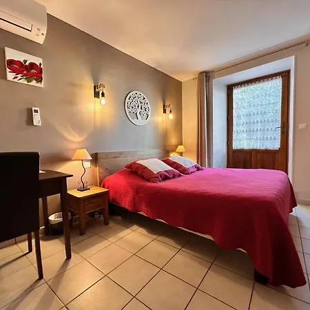 D'hotes Les Clapas Bed and Breakfast