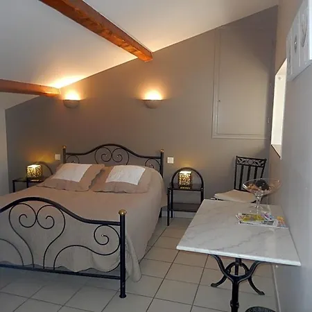 D'hotes Les Clapas Bed and breakfast Chauzon
