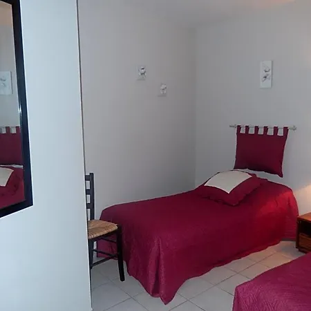 D'hotes Les Clapas Bed & Breakfast 3*